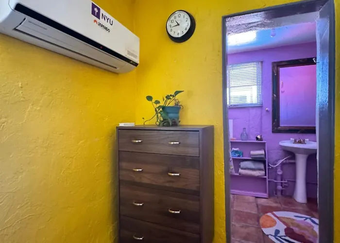 La Quirky Casita, Barrio Viejo Apartment *