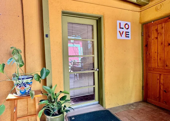 La Quirky Casita, Barrio Viejo